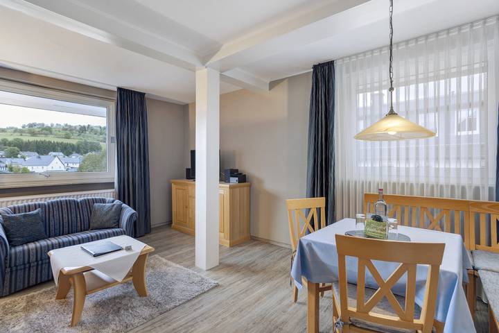 Ganze Wohnung, Wohnung 'Lerche' mit Bergblick, Gemeinschaftsgarten und Wi-Fi in Usseln, Willingen