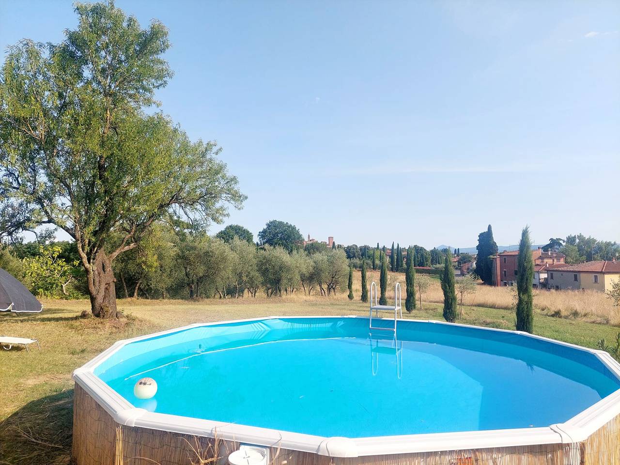 Ganze Wohnung, Apartment 'Di Sotto' mit Gemeinschaftspool, gemeinsamer Terrasse und Wlan in Sinalunga, Chianti