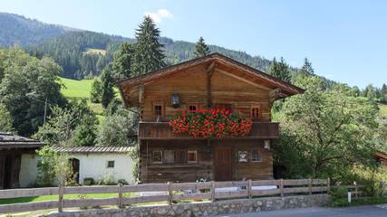 Chalet für 7 Personen, mit Terrasse und Garten sowie Pool in Alpbach