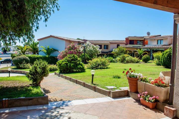 Location de vacances pour 8 personnes, avec jardin ainsi que piscine et vue, animaux acceptés à Porto Ottiolu - 2