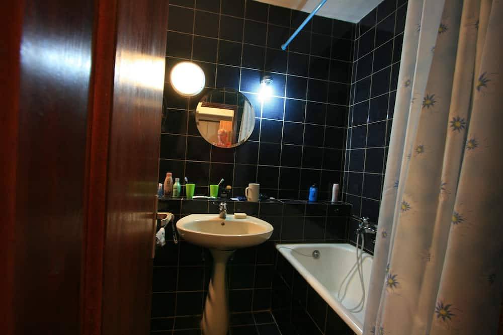 Ganze Wohnung, Haus im mediterranen Stil, Kinder u. Tierfreundlich, sehr gut der Natur angepaßt in Sveti Stefan, Opština Budva