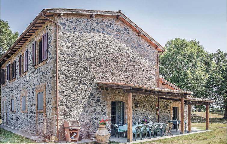 Casa vacanza per 12 persone, con giardino e piscina, con animali domestici - 1