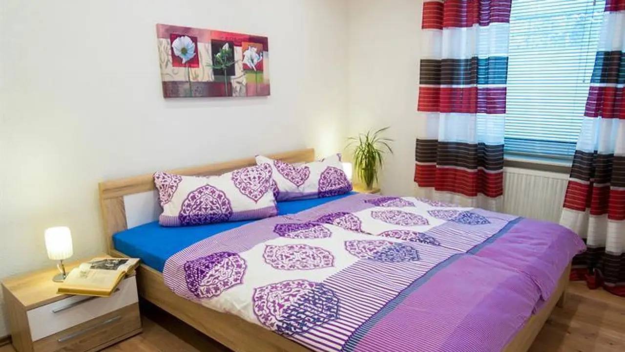Ganze Ferienwohnung, Ferienwohnung für 4 Personen (55 m²) in Neustadt in Hambach (Neustadt), Neustadt an der Weinstraße