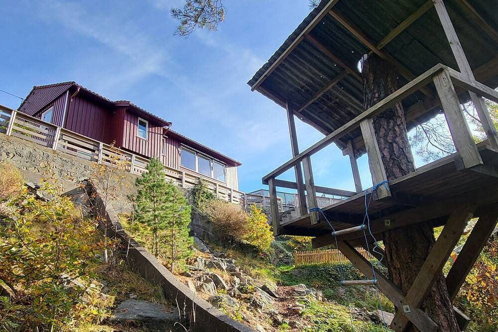 Ganze Wohnung, Spacious Scandinavian-style apartment right by the forest with beautiful views in Kristiansand