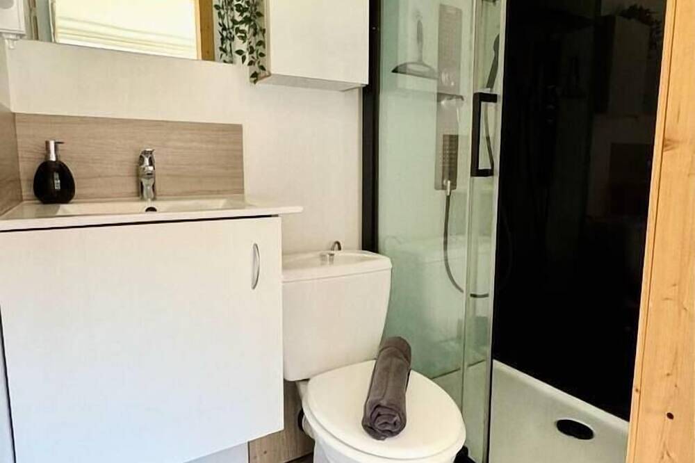 Waterfront cottage with canoe-kayak in Saint-Omer, Saint-Omer region