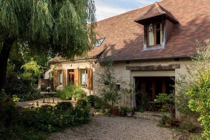 Location de vacances pour 4 personnes, avec Balcon et Terrasse ainsi que Jardin et Vue à Anlhiac