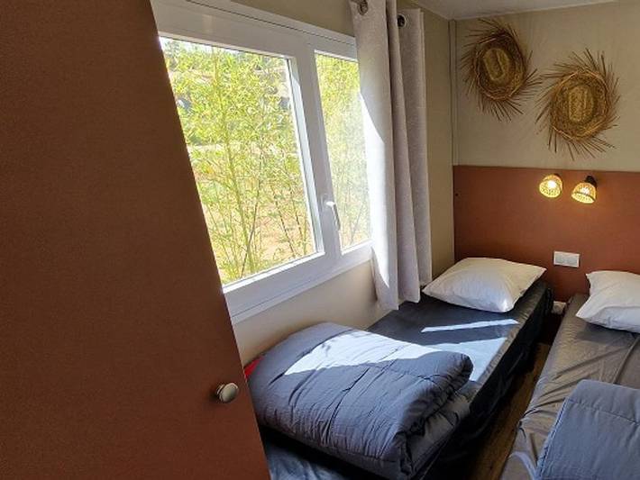 Mobil home pour 4 personnes, avec bassin pour enfant, animaux acceptés à Signes - 3