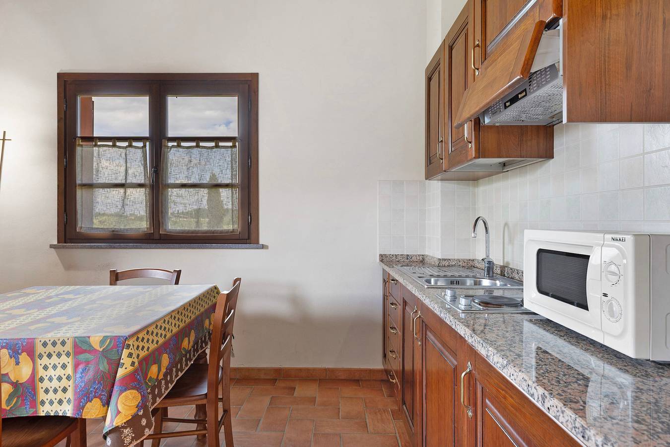 Ganzes Studio, Einzimmerapartment 'Numero 4' mit gemeinschaftlichem Garten, Balkon und Klimaanlage in Montopoli in Val d'Arno, Pisa Provinz