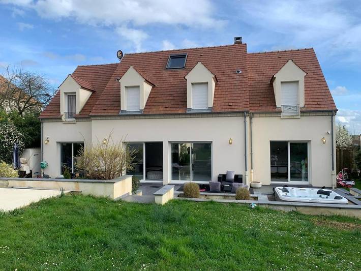 Gîte pour 10 personnes, avec Jacuzzi et Terrasse ainsi que Jardin et Piscine dans Val-d'Oise