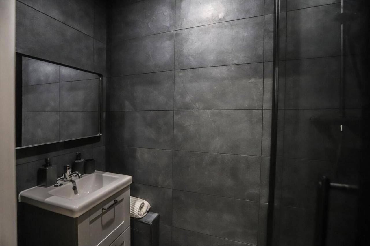 Appartement entier, Appart'Hôtel Le Bright Evry- 4 Chambres Design in Évry-Courcouronnes, Essonne