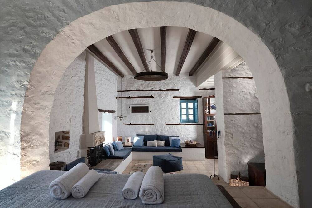 Historical Stone Manor-Upper Floor in Hydra