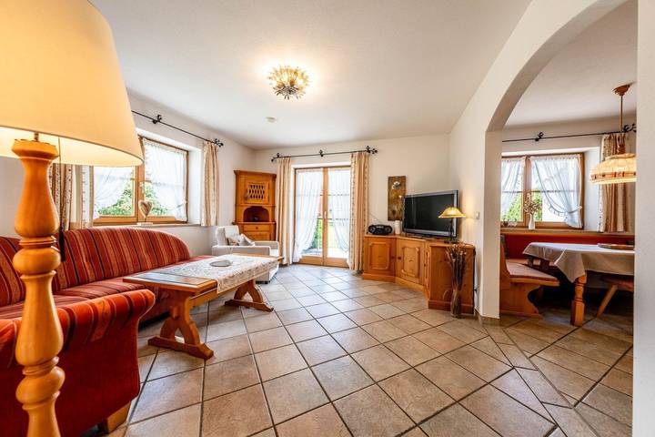 Ferienwohnung für 2 Personen, mit Terrasse und Ausblick in Wallgau