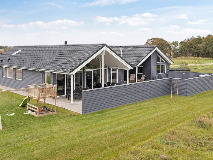 Ferienhaus für 14 Personen, mit Terrasse und Garten sowie Pool und Sauna in Mørkholt