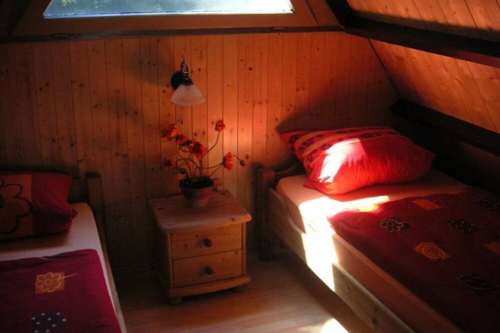 Ferienhaus für 5 Personen, mit Terrasse und Garten sowie Pool und Whirlpool in Brezzo di Bedero - 4