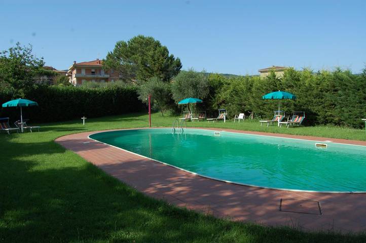 Apartamento de vacaciones para 6 personas, con jardín además de piscina y terraza, Familias con niños - 1