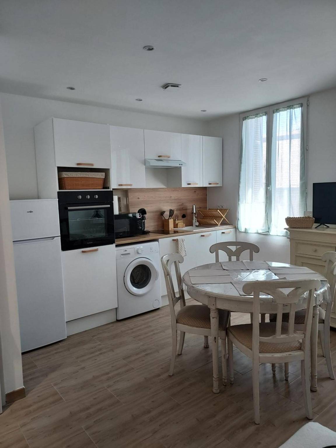 Appartement entier, Appartement 'Toulon, Soleil Et Douceur I' avec vue sur la montagne, Wi-Fi et climatisation in Toulon, Région de Toulon