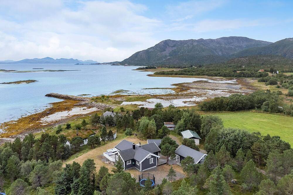 Schönes Haus mit 4 Schlafzimmern in. in Lødingen