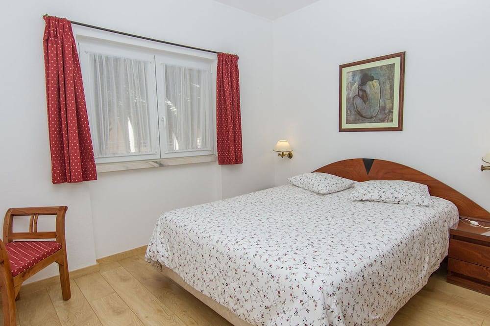 Ganze Wohnung, Schöne Wohnung mit Meerblick von der Terrasse - Gemeinschaftspool 100m entfernt in Santa Maria, Lagos