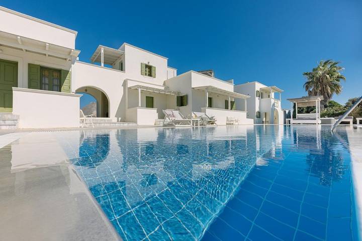 Location de vacances pour 4 personnes, avec piscine ainsi que vue et jardin dans Perivolos - 3