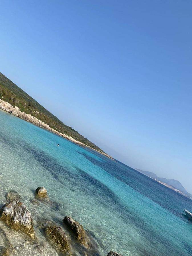 Location de vacances pour 4 personnes, avec vue ainsi que jardin et terrasse à Koróni - 3