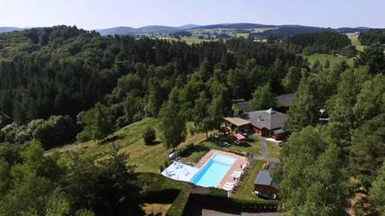 Chalet pour 5 Personnes dans Chaudes-Aigues, L'Aubrac, Photo 1