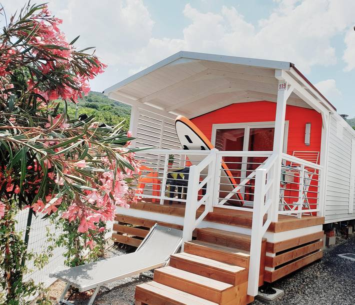 Glamping voor 3 personen, met Zwembad aan de Riviera di Ponente