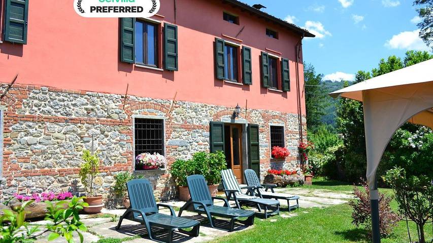 Agriturismo per 12 persone, con giardino in Castiglione di Garfagnana