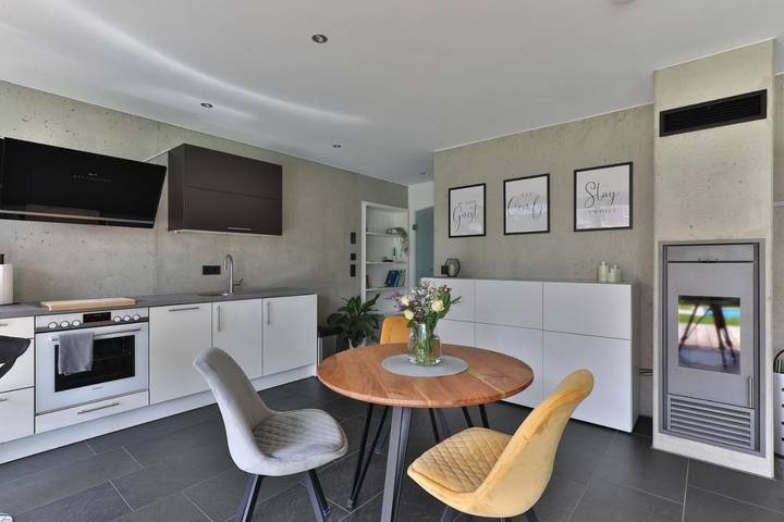 Apartamento de vacaciones para 3 personas, con piscina y vistas además de jardín y sauna, Se admiten mascotas - 1