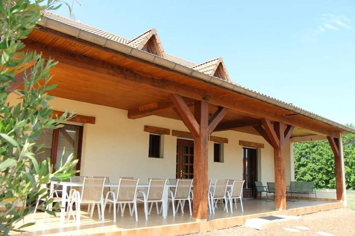 Location de vacances pour 15 personnes, avec Jacuzzi et Terrasse ainsi que Jardin et Sauna dans Souain-Perthes-lès-Hurlus