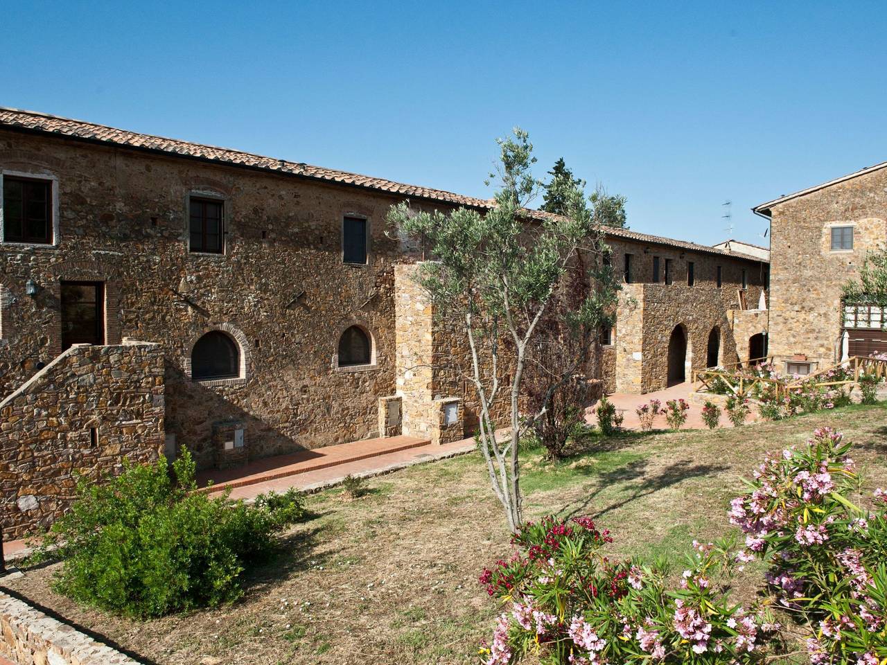 Apartamento entero, Luxus-Drei-Zimmer-Wohnung mit privatem Garten in Campiglia Marittima, Costa Etrusca