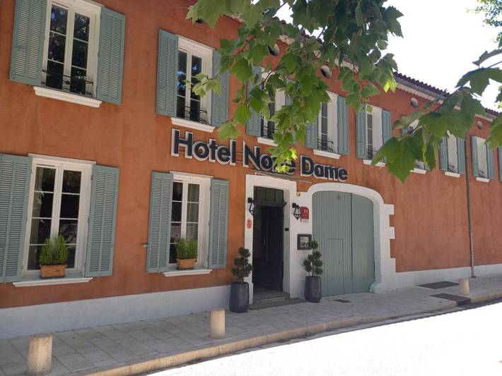 Hôtel pour 2 personnes, avec vue ainsi que piscine et jardin, animaux acceptés à Collobrières - 2