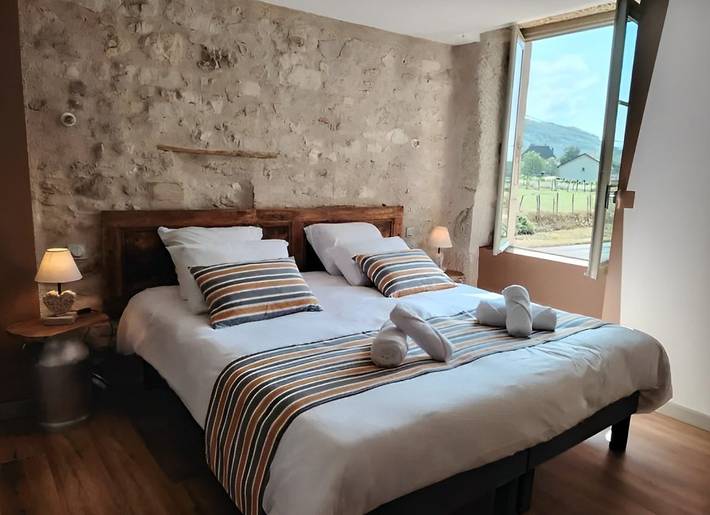 Chambre d’hôte pour 2 personnes, avec jardin dans l' Ain