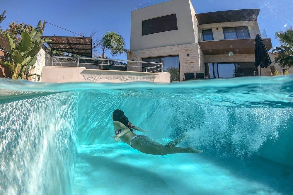 Almi-Cove Hilltop Villa I in Almyrida, Vamos