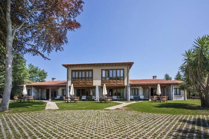 Apartamento para 6 personas, con Terraza y Jacuzzi además de Jardín y Piscina en Posada de Llanes