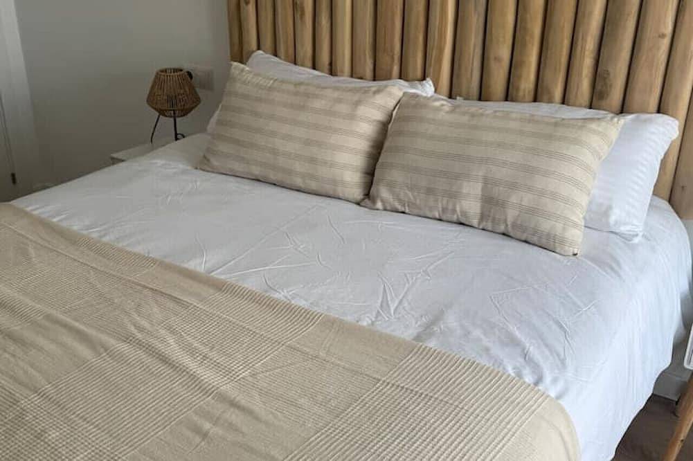 4-Bedroom Beach Apartment in Ribeira | Ocean Views & Just Steps from the Beach in Ribeira, Rías Baixas