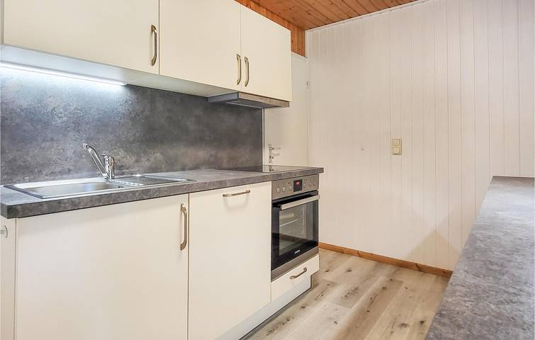 Gemütliches Apartment mit Terrasse, Parkplatz und TV - 2 km zum Strand in Mirow, Mecklenburg-Strelitz
