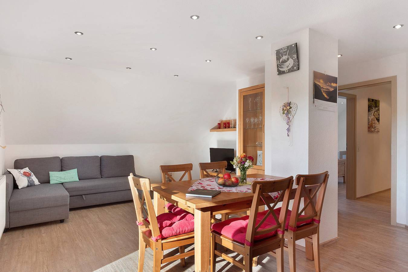 Appartamento intero, Appartamento 'Talblick, 75mq' con vista montagna, balcone e Wi-Fi in Elzach, Foresta Nera centrale