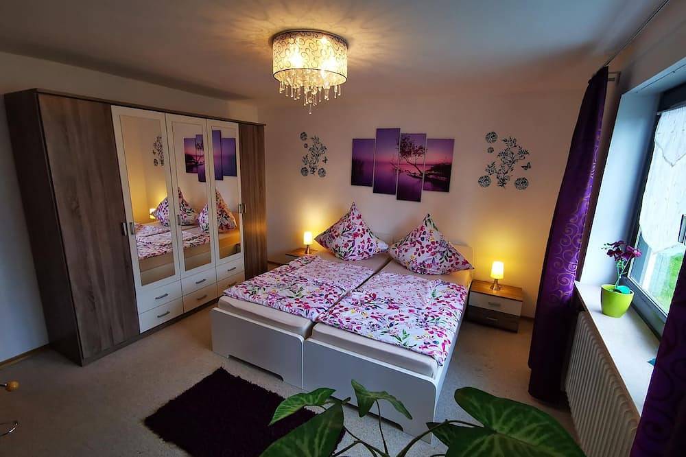 Ganze Wohnung, Ferienwohnung 2, bis 5 Personen, 85 qm, 2 Schlafzimmer in Traunreut, Landkreis Traunstein