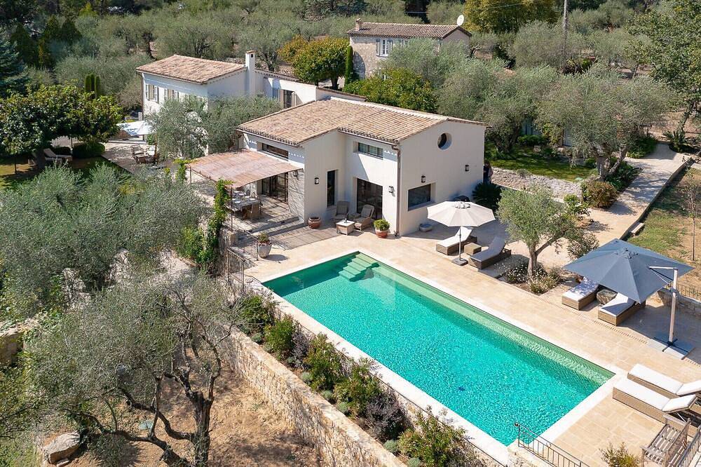 Villa for 8 People in Valbonne, Cannes region