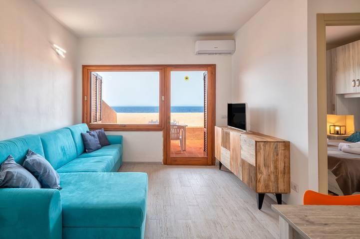 Holiday Home 'Appartamento Li Tamerici' with Shared Terrace and Air Conditioning in Costa Paradiso, Trinità d'Agultu e Vignola