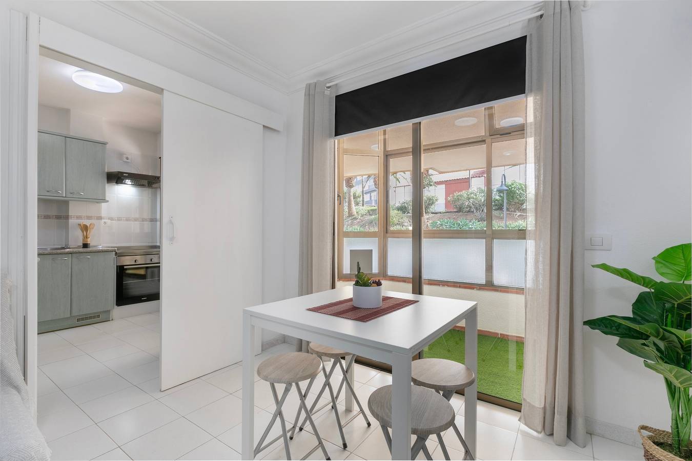 Appartement entier, Vacances 'El Tute' avec terrasse privée, balcon et Wi-Fi in Bajamar, San Cristóbal de La Laguna