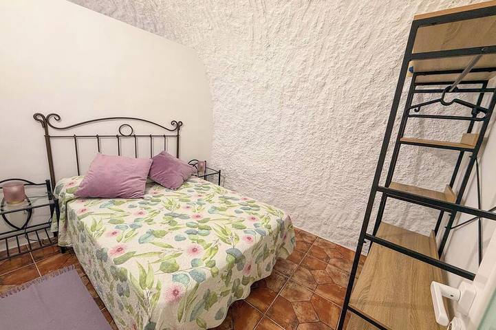 La Herencia Cave House, Private Hot Tub, and Views in El Roque (Tenerife), San Miguel de Abona