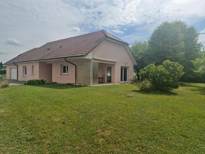 Gîte pour 6 personnes, avec terrasse, animaux acceptés dans Chilly-le-Vignoble