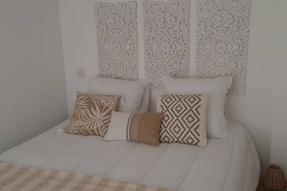 Appartement entier, Magnifique appartement 2 chambres espaces extérieurs 50m2 in La Crau, Côte méditerranéenne (France)