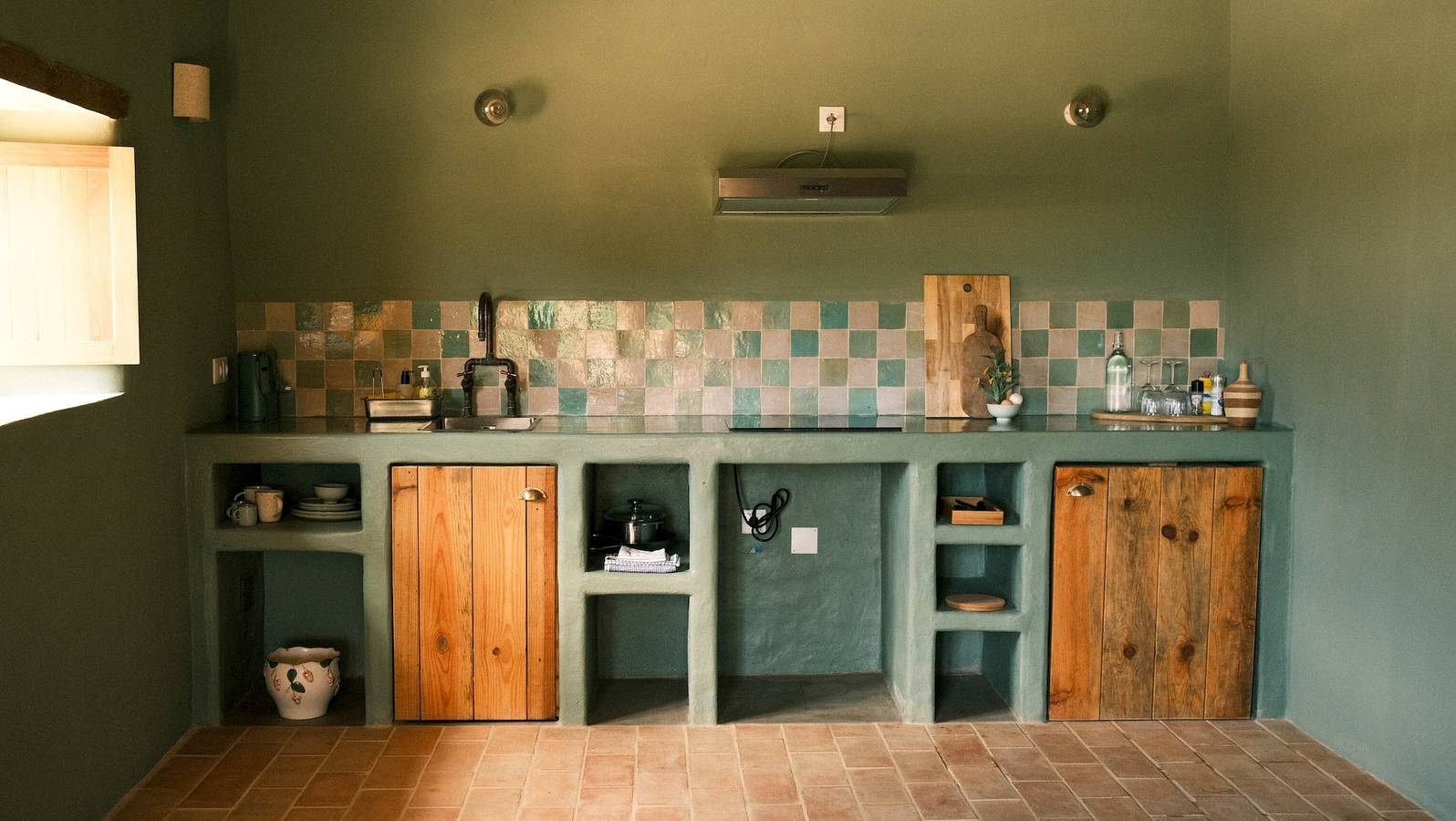 Apartamento inteiro, Apartamento 'Sábia' com Vista Montanha, Terraço Privado e Wi-Fi in São Teotónio, Costa Alentejana