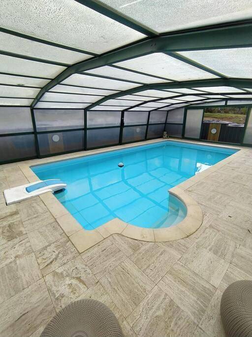 Location de vacances pour 17 personnes, avec jardin ainsi que piscine et vue, animaux acceptés dans Plage De La Cale Lanveoc - 4