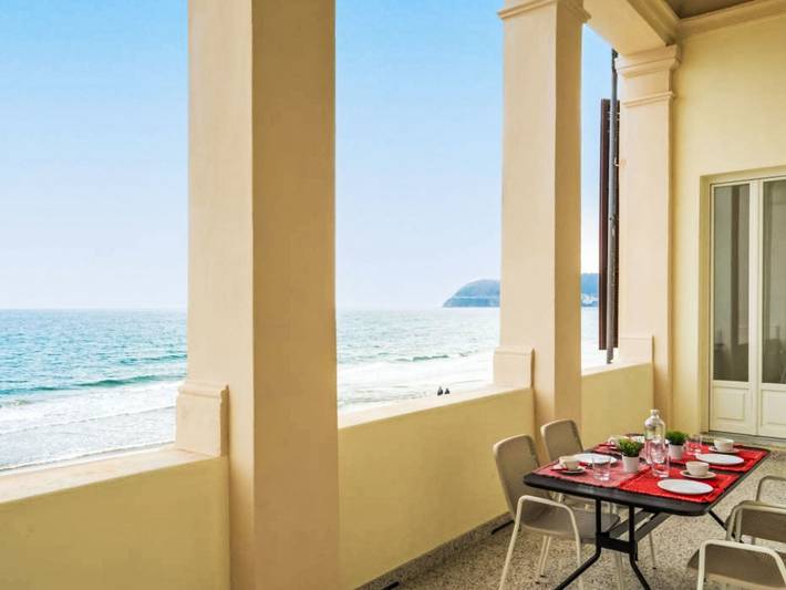 Ferienwohnung für 8 Personen, mit Balkon in Alassio