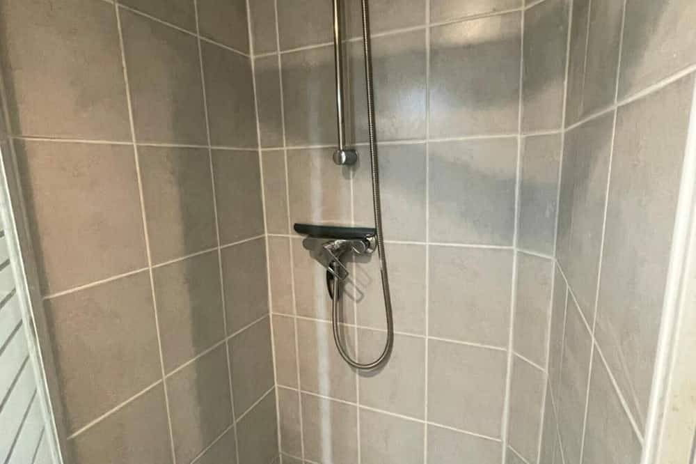 Apartamento entero, Apartamento dúplex encantador para 3 personas con Wi-Fi, todo a pie in Joigny, Auxerre region