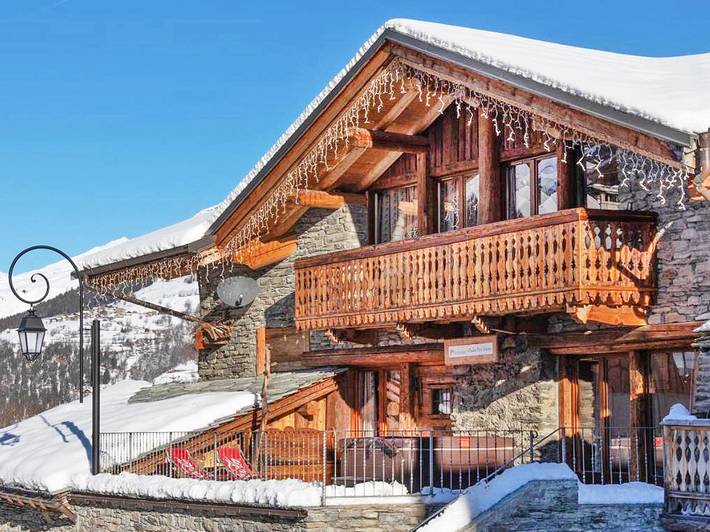 Chalet pour 24 personnes, avec balcon ainsi que sauna et jacuzzi