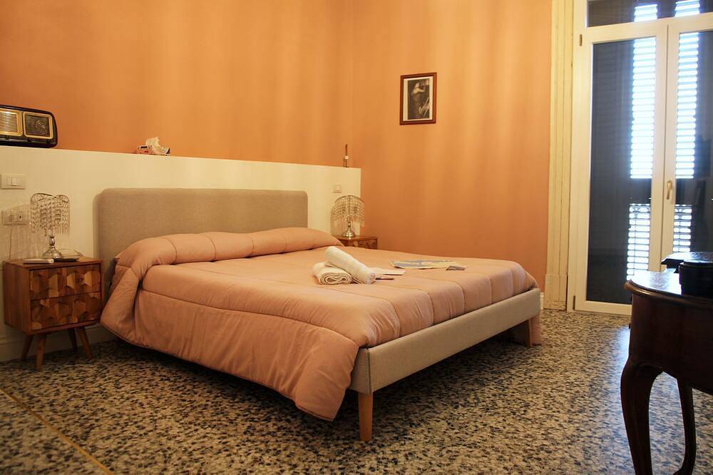 B&B U'Panare, in Taranto's historic center a structure reminiscent of home in Taranto, Gulf of Taranto